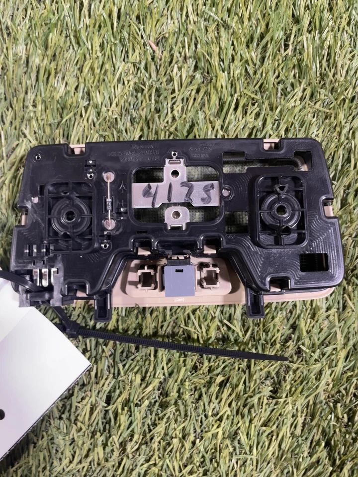 ✅ Lámpara de techo Hyundai Sonata 2016 OEM Foto 2 de 3