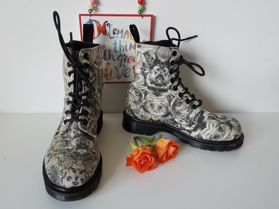 skull and roses dr martens
