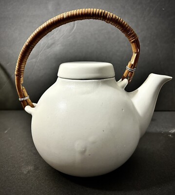Arabia Finland Ulla Procopé - White Matt Teapot w/ Lid & Bamboo