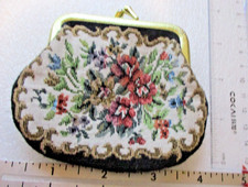 Vintage-Style Floral Tapestry Coin Purse