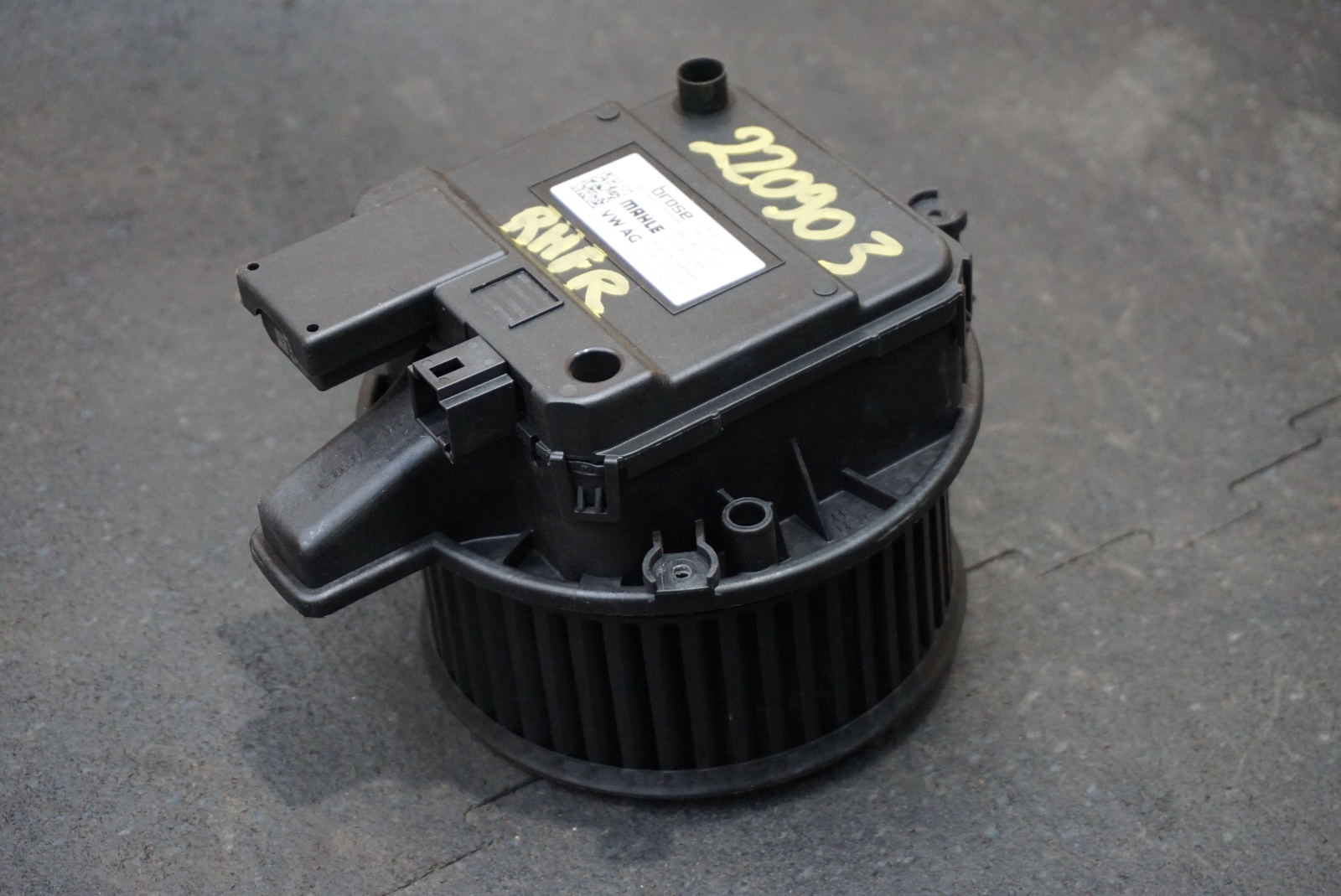Front HVAC AC Heater Blower Motor Fan Assembly 4M1820021 Bentley Bentayga 16-20
