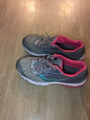 mizuno wave rider vs catalyst