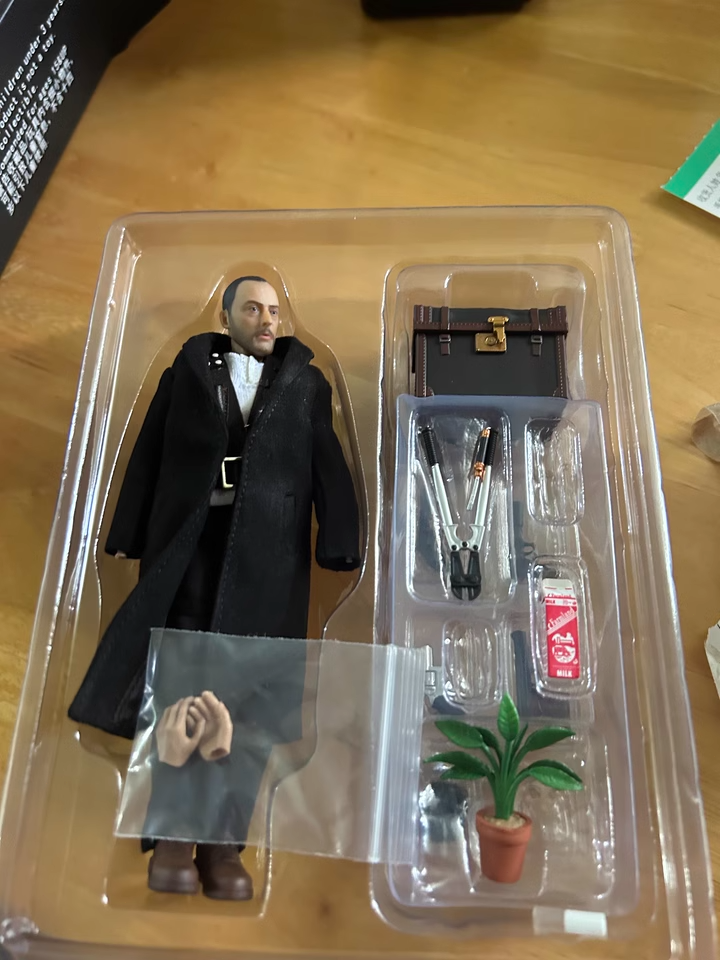 レオン1/12 MT2102 THE KILLER殺し屋 1/12 Scale MAGIC TOYS MT2102 Cold Killer Leon Jean Reno 6in