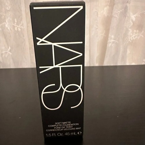NARS Soft Matte Complete Foundation in Aruba Medium 6 - Flawless Coverage - Picture 2 of 4