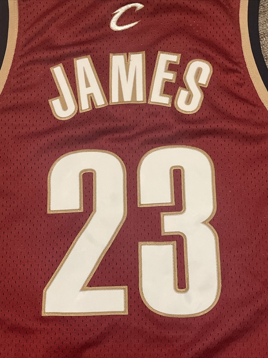 Vintage Medium Nike Team Cleveland Cavaliers Lebron James 23 Stitched Jersey
