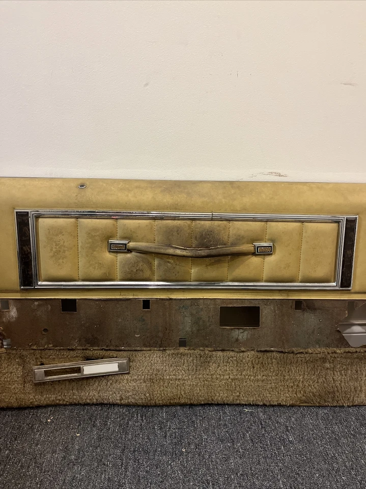 Panel de puerta izquierda Lincoln Mark V 1977-1979 conductor amarillo IV Thunderbird 1972 Foto 2 de 4