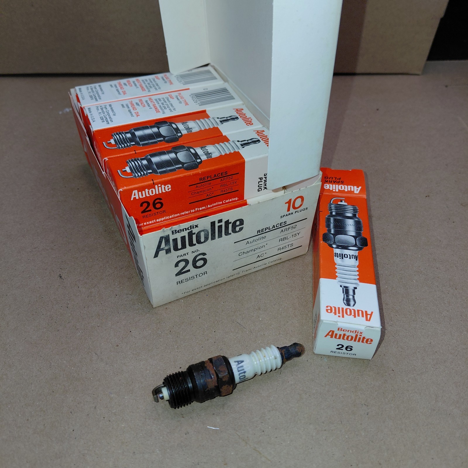 Vintage NOS Autolite Copper Spark Plugs 26 Box of 10