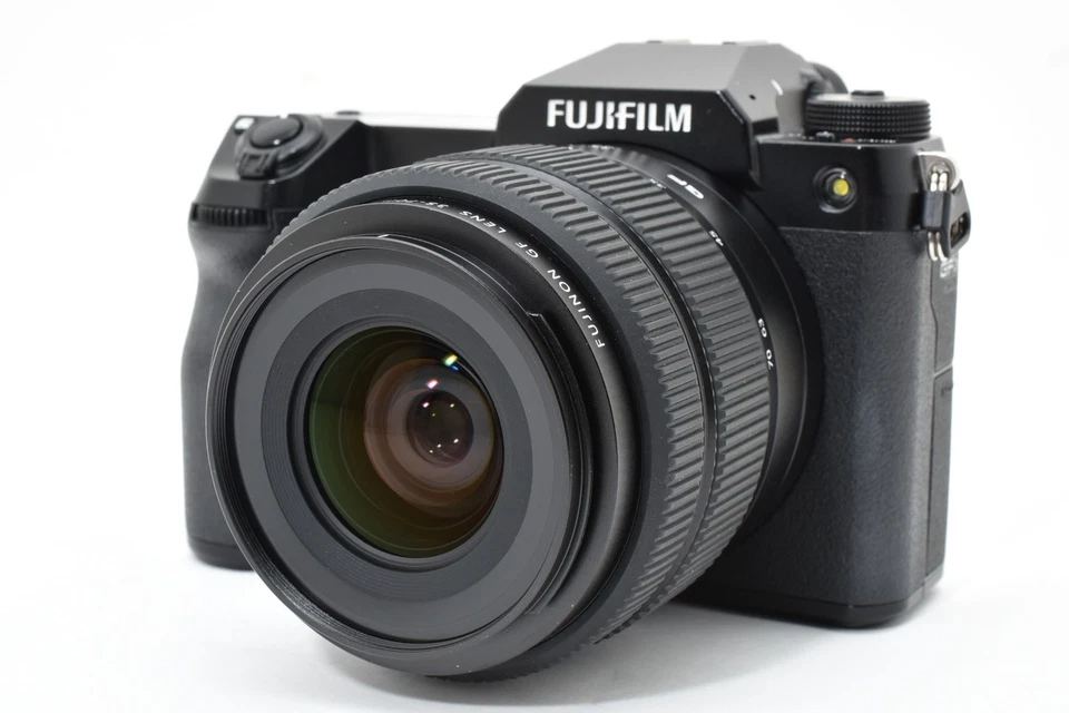 Fujifilm GFX 50S II + GF35-70mm Lens kit Shuttercount 9,777 [Near Mint] #2665453 - Image 2 of 4