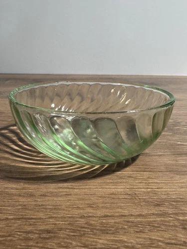 Vintage Uranium  Green Vaseline Depression Glass 4.5" Berry Bowl