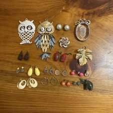 Lot Of 30 Unusual Vintage Pendant Attachments Ball Owl Elephant Rhinestones