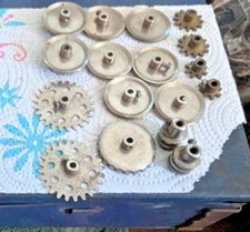 ORIGINAL EARLY  20'S A.C. GILBERT ERECTOR GEARS AND PULLES NICKLE PLATE ERA