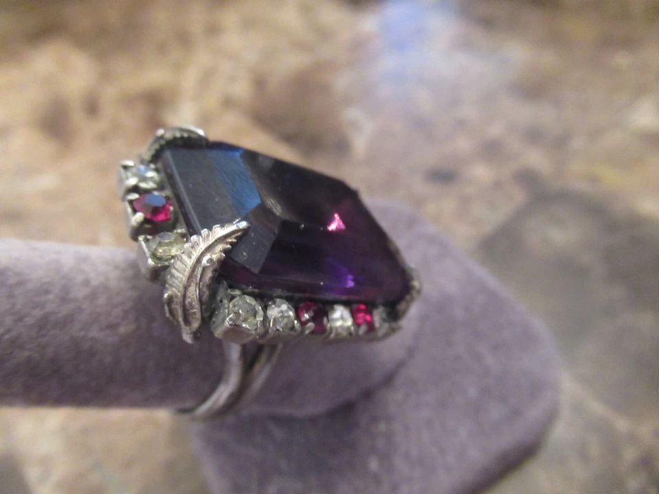 VINTAGE LARGE 1 INCH PURPLE STONE STATEMENT RING PEWTER SIZE 7 - Image 4 of 4