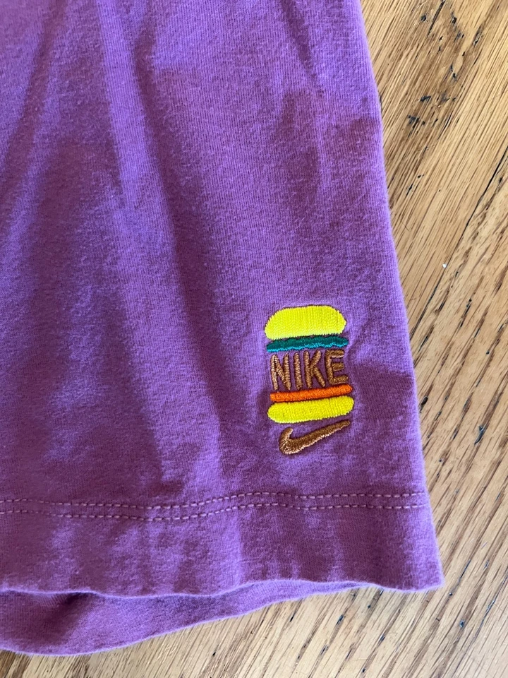 Camiseta Nike Suela Comida Púrpura Camisa Talla Para Hombre XXL Anime Hamburguesa Bordado Foto 4 de 4