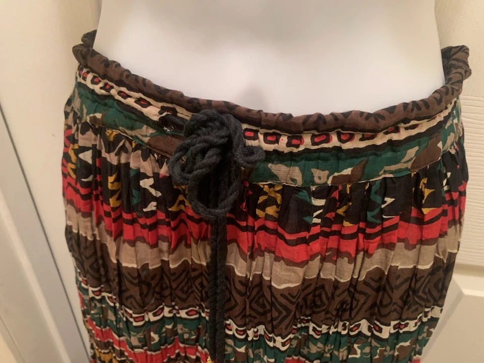 Sag Harbor boho flowy pleated floral Small cottagecore maxi skirt w drawstring — 第 3/4 张图片