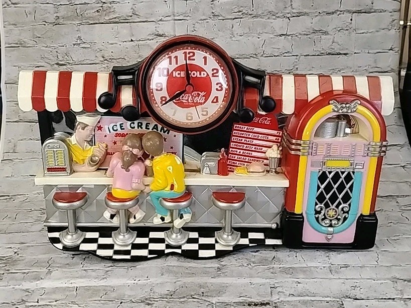 Retro 50s Diner Wall Clock Ice Cream Soda Fountain Jukebox 3D Decor Vtg Style