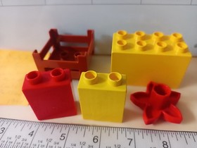 Lego Duplo 2435 Western Town Corn Seed Bag Barrel Bricks Crate Flower Parts Only