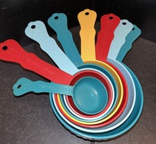 The Pioneer Woman 8 Pc Multicolor Plastic Measuring Cup Set Timeless