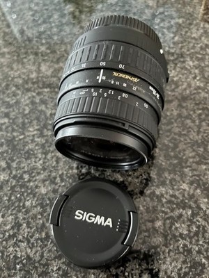 SIGMA Wechselobjektiv 24-70 mm F 3.5 - 5.6 UC für analoge Spiegelreflexkamera