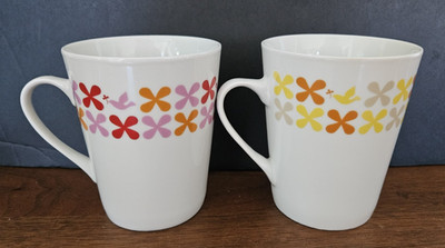2 Lucky Blue Bird Mugs  Ceramic Coffee Cups ''67 Un oiseau bleu chanceux'' floral