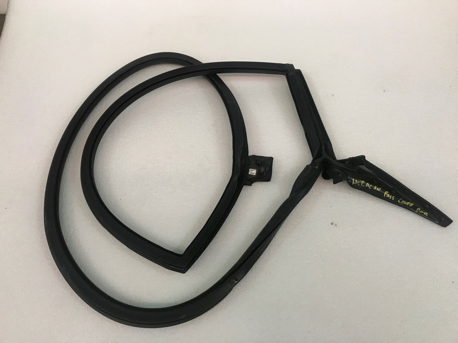 LAMBORGHINI HURACAN LP610 RIGHT PASSENGER DOOR SEAL MOULDING OEM 4T8831708B
