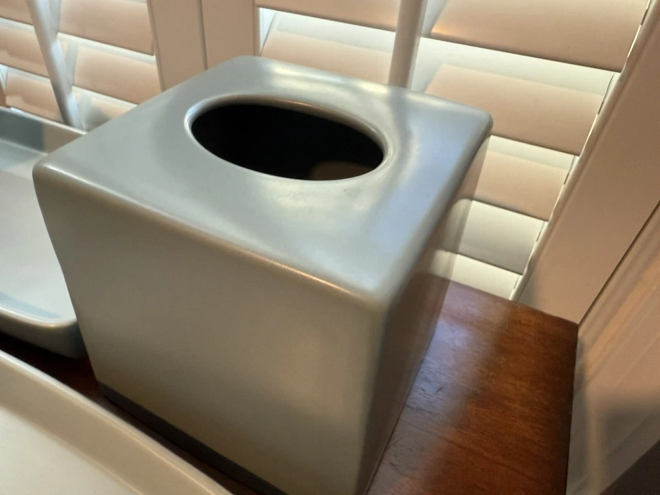 Juego de tocador de baño de herrajes de restauración bandejas taza con tapa tarro caja de pañuelos ¡JUEGO! Foto 3 de 4