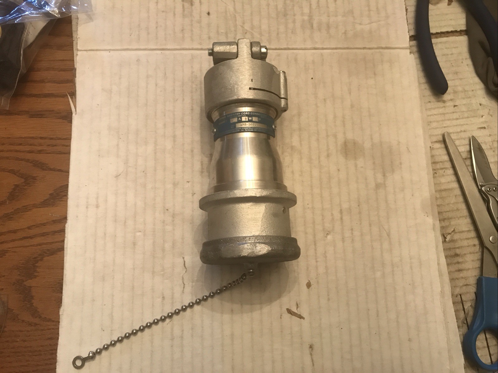 Cooper Crouse-Hinds APR3465 Connector Grounded 30 Amp Arktite With Cap