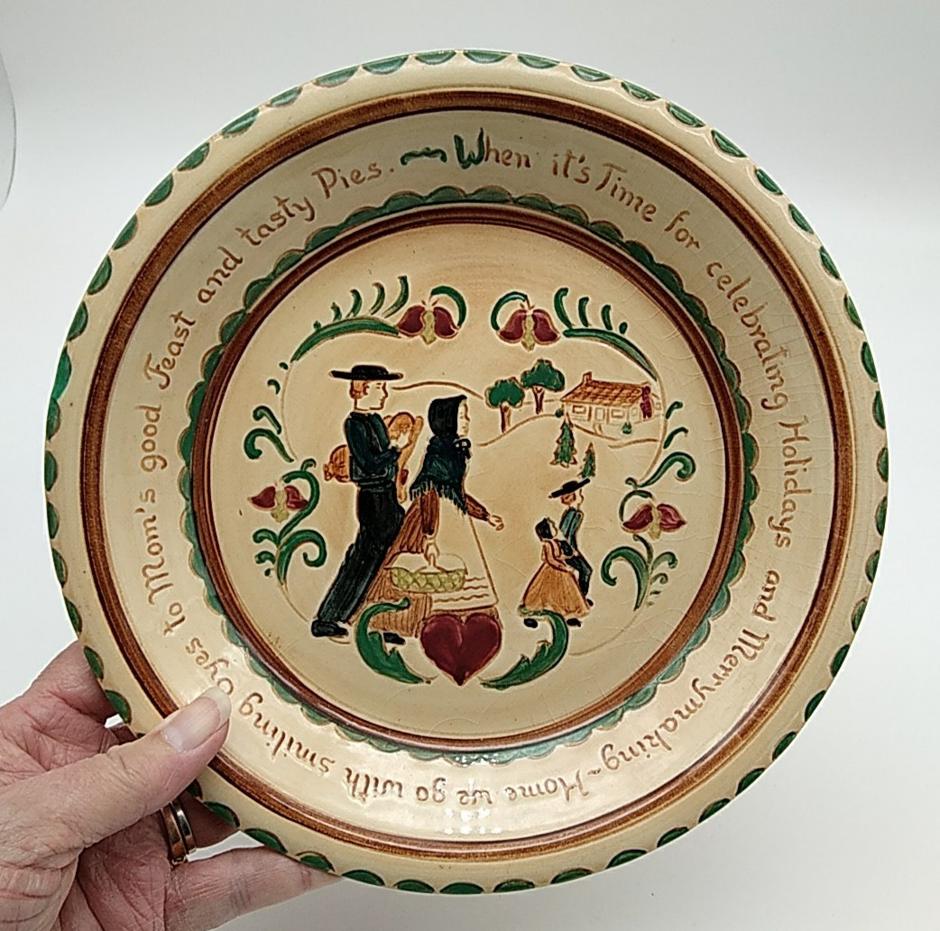 Pennsbury Pottery 9" Pie Plate Amish Folk Art Hand Painted Holidays Merrymaking