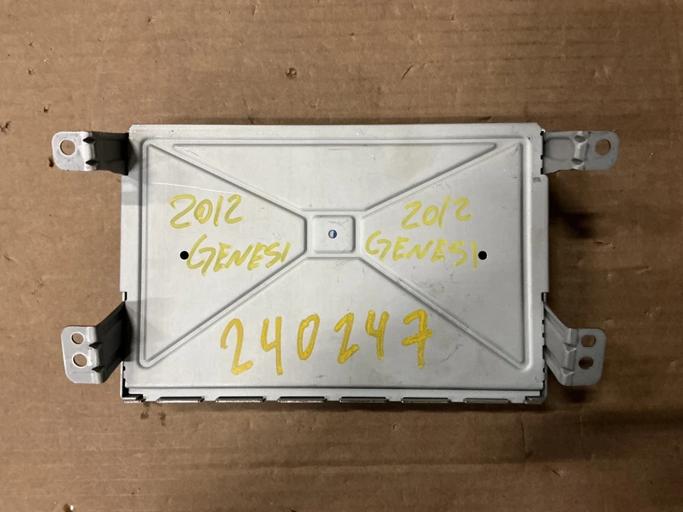 2009-2012 HYUNDAI GENESIS NAVIGATION RADIO DISPLAY SCREEN GPS OEM 96563-3M000 - Image 2 of 4