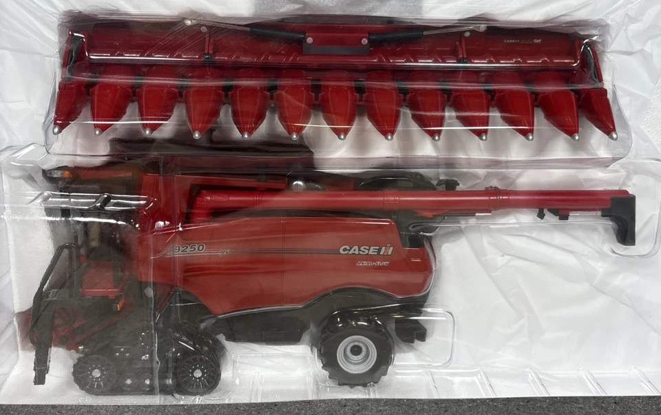 1/32 Ertl Case IH Axial Flow 9250 Track Combine Prestige Collection DieCast - Image 3 of 4