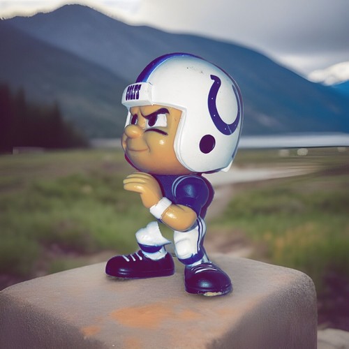 Indianapolis Colts Lil'Teammates 2010 NFLP Series 1 Throwback Quarterback - Picture 2 of 7