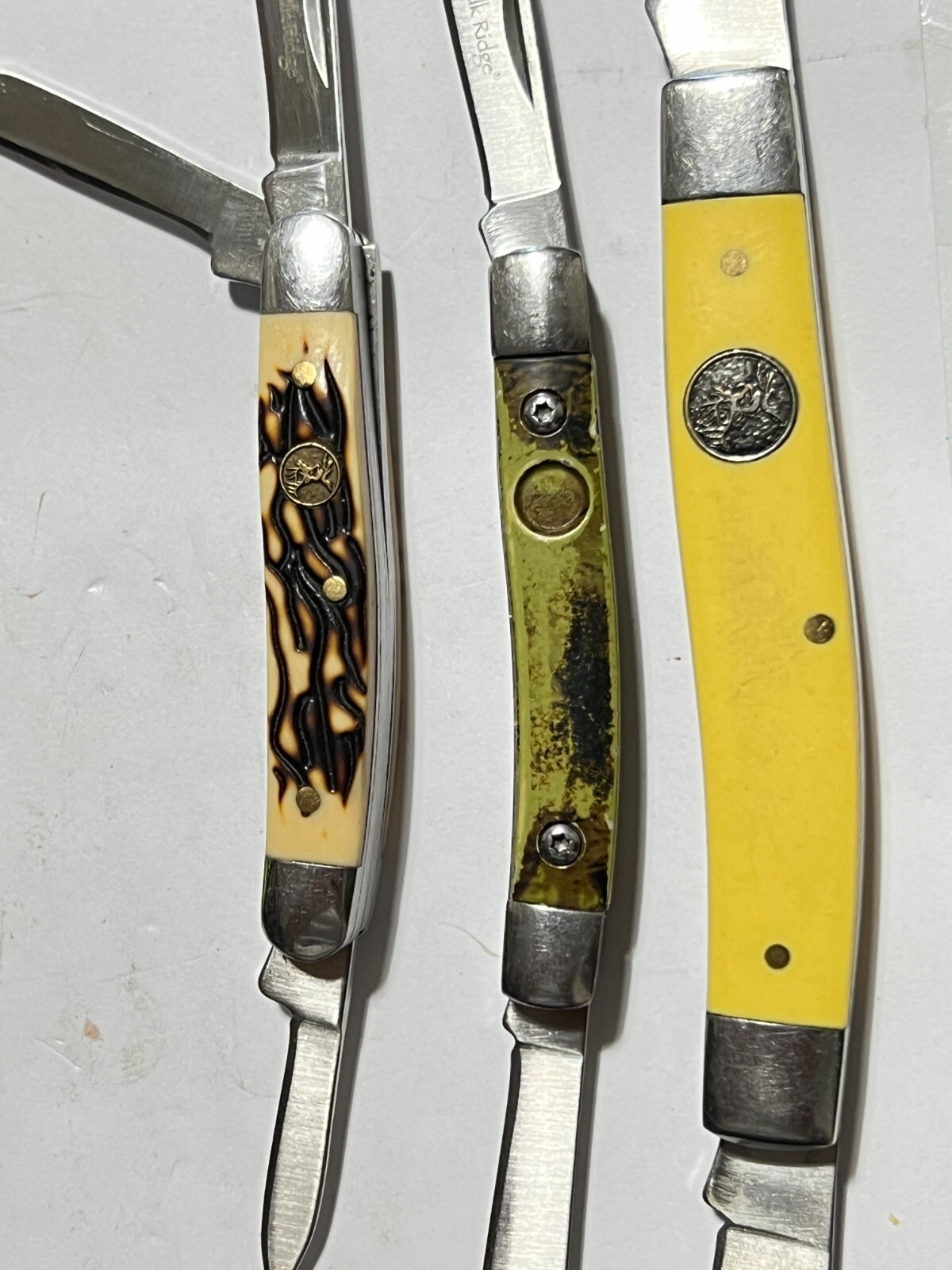 Lot of 4 Elk Ridge Pocket Knives .