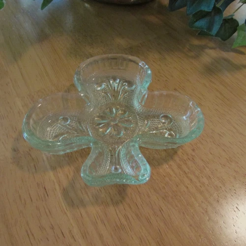 Vintage Indiana Glass Tiara Green  Trinket Ring Nut Dish Clover Club Shape