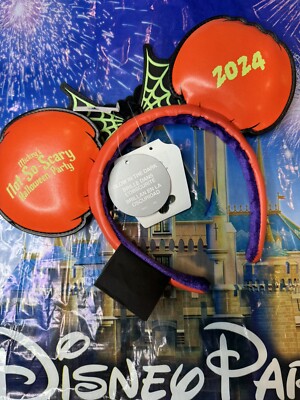 2024 Disney Parks Mickey display picture 1