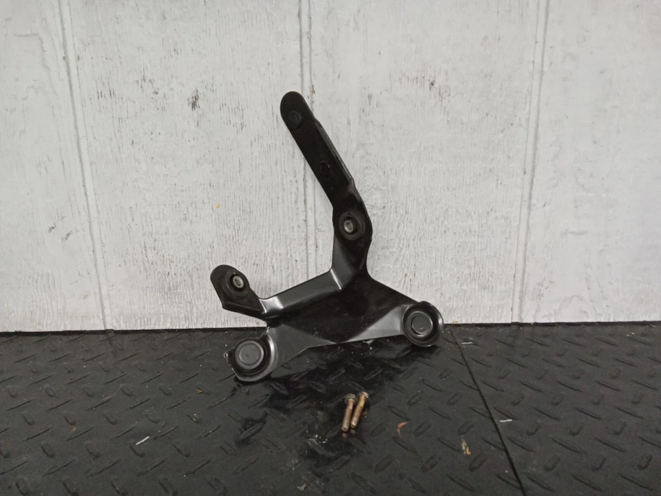 Soporte de bomba de dirección eléctrica OEM 2006-2009 Mazda 3 Mazda 5 | 995-09708 Foto 2 de 3