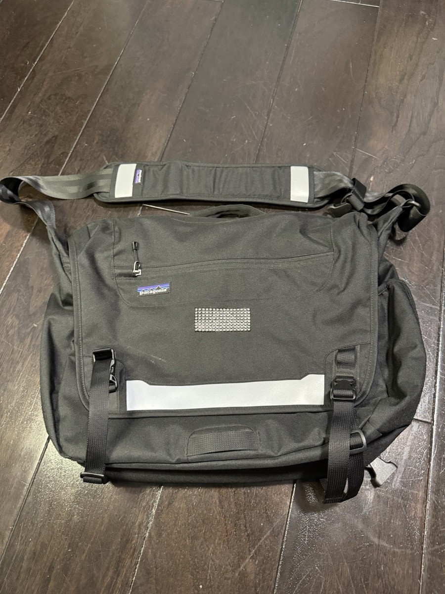 patagonia half mass 20l messenger bag in black Critical Patagonia Half Mass Messenger Bag