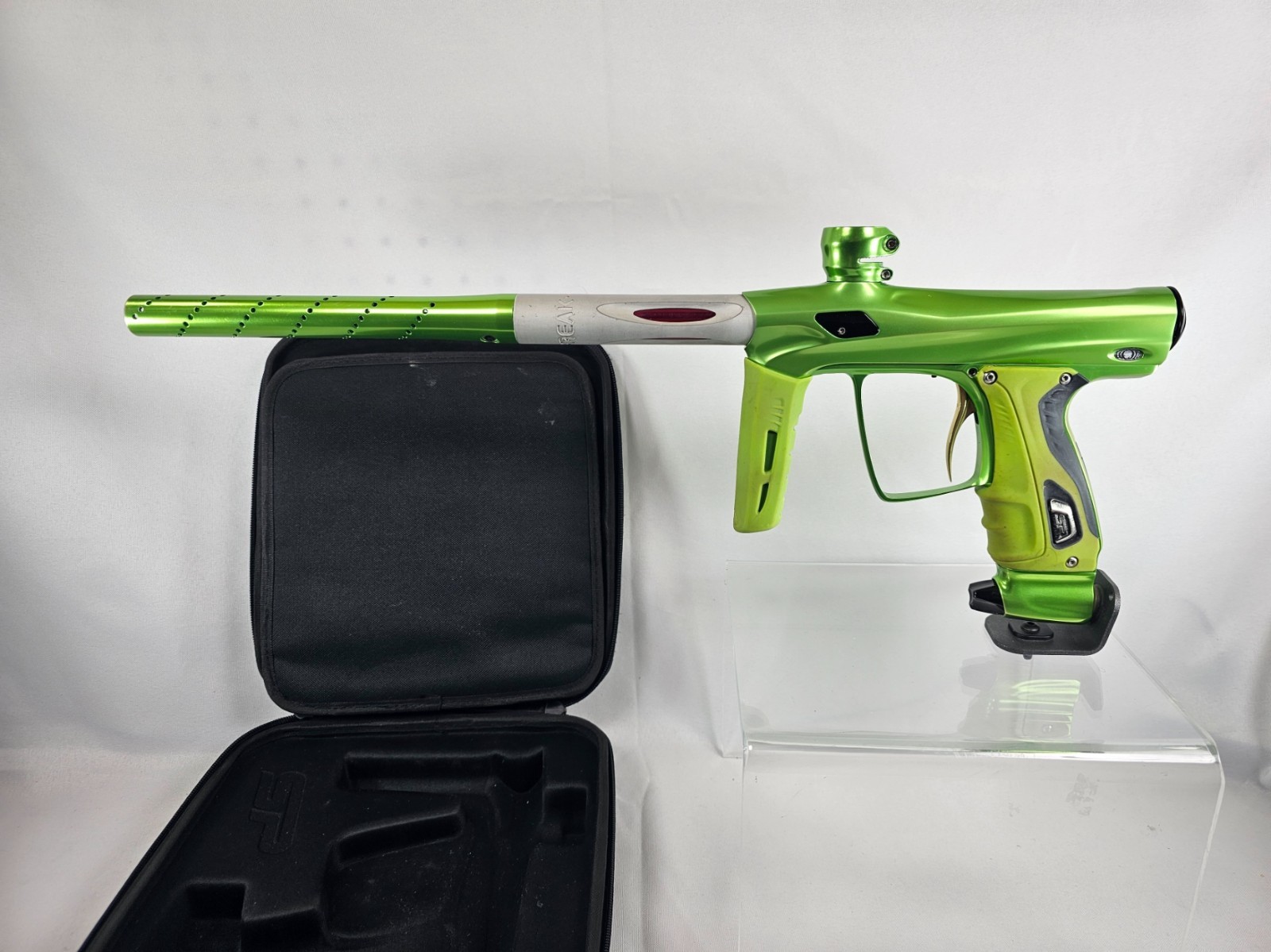 In Bright Green With Dust White Barrel Back