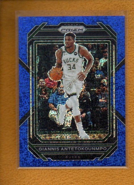 Giannis Antetokounmpo 2022-23 Panini Prizm Blue Sparkle Prizm #96 /144