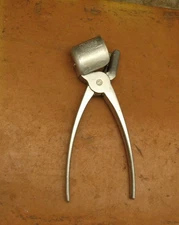 G8 - VINTAGE THE YORK PECAN NUT CRACKER "THE TEXAN MODEL" Approx 7" Long