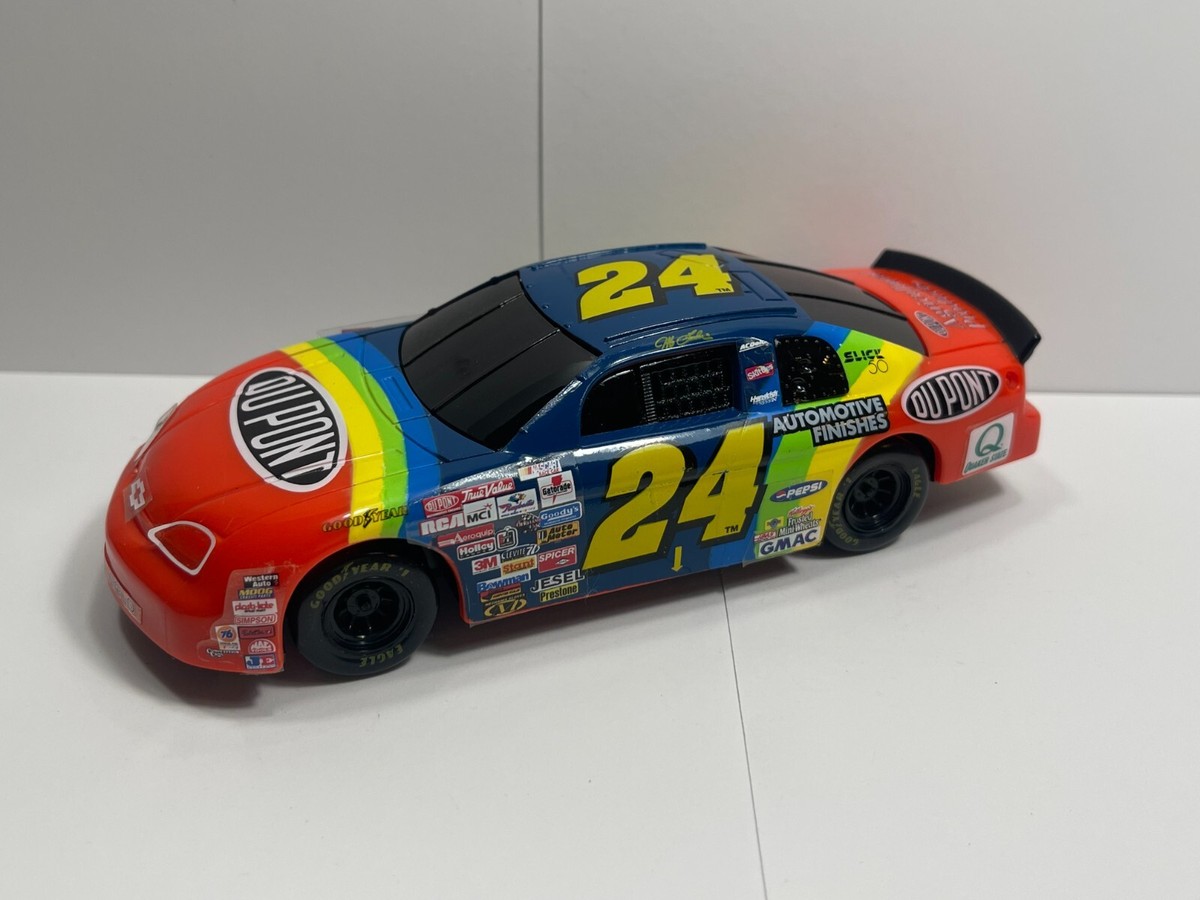 Toy Biz - 1997 Jeff Gordon #24 Nascar Rip Cord Race Car (Dupont