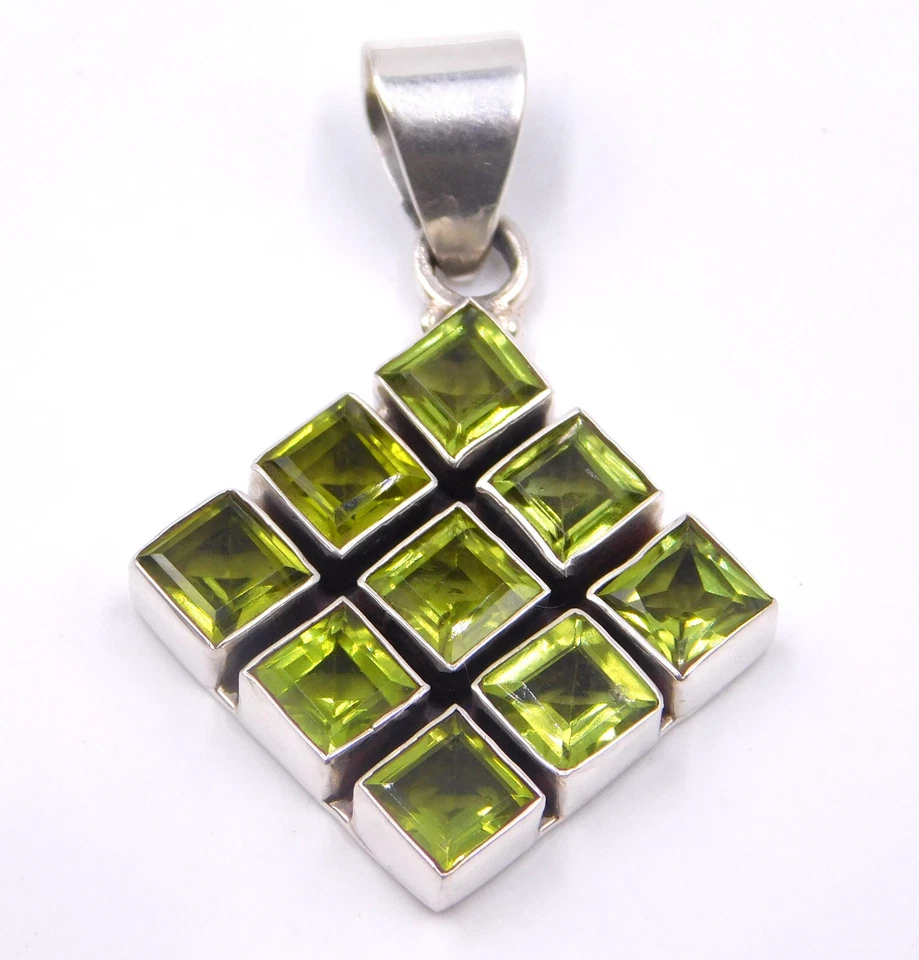 Colgante hecho a mano de piedras preciosas de corte peridoto natural de plata de ley 925 de 6 gm tamaño 1,5" Foto 2 de 4