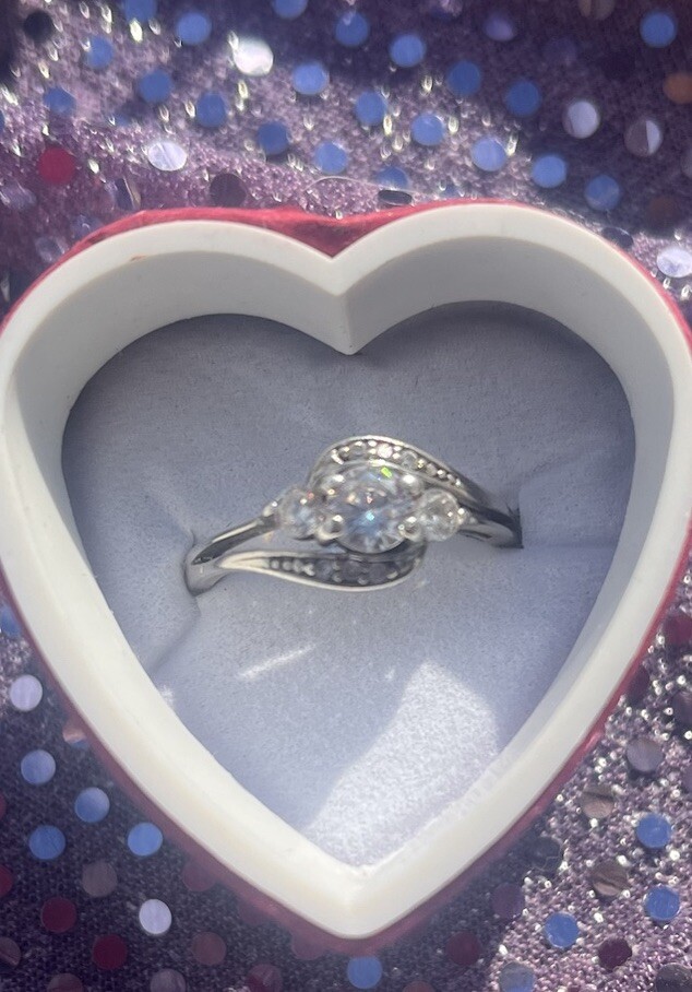 Untested Diamond Ring Stamped SUN 925 - image 3