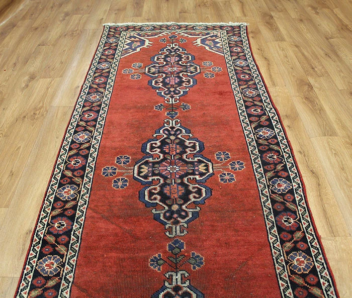 Large Antique PERSAIN Runner Carpet Handmade Oriental Wool Vintage 310 X 108 CM - Image 2 of 4