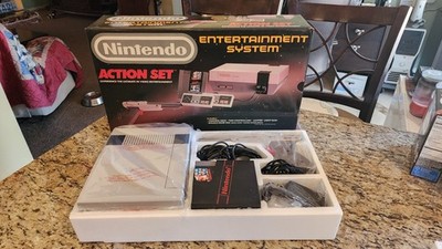   Nintendo Entertainment System NES Original Console   w/ Original Gray Zapper