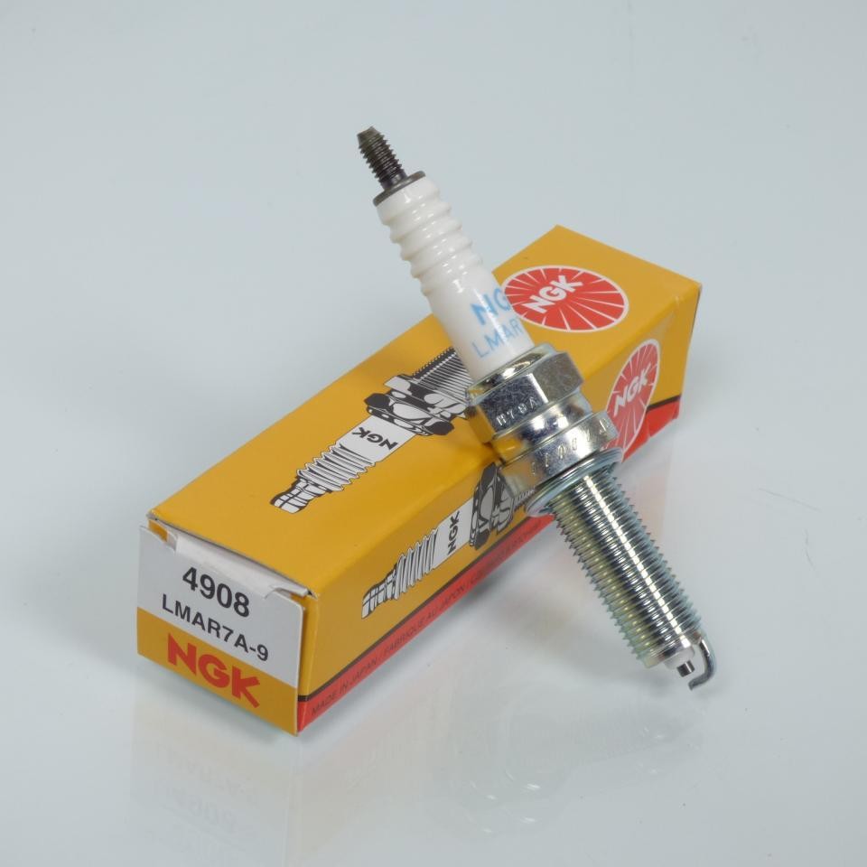 Bougie NGK haute performance pour optimiser la combustion de votre KTM 1190