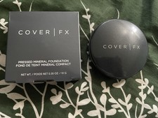 COVER FX PRESSED POWDER MINERAL FOUNDATION MEDIUM T4 WITH APPLICATION PUFF NIB