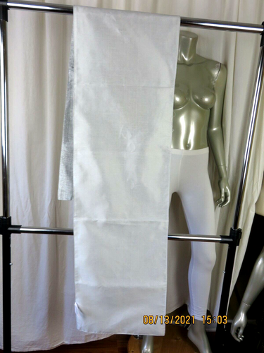 BELLA LUX NWOT 100% Polyester Silver Embroider Rectangle Table Runner Tablecloth - Picture 8 of 9