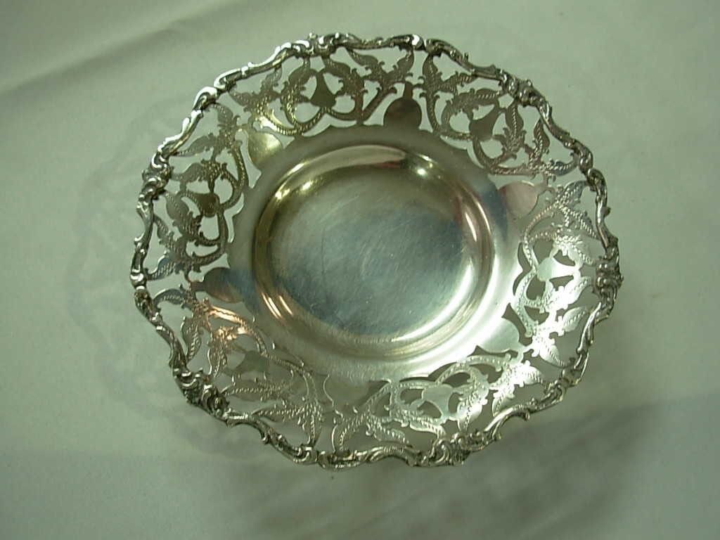 VINTAGE CAIRO EGYPTIAN 900 SILVER 7" ETCHED PIERCED RIM FOOTED BOWL