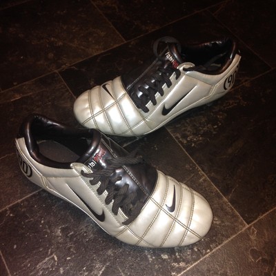 total 90 football boots 2004