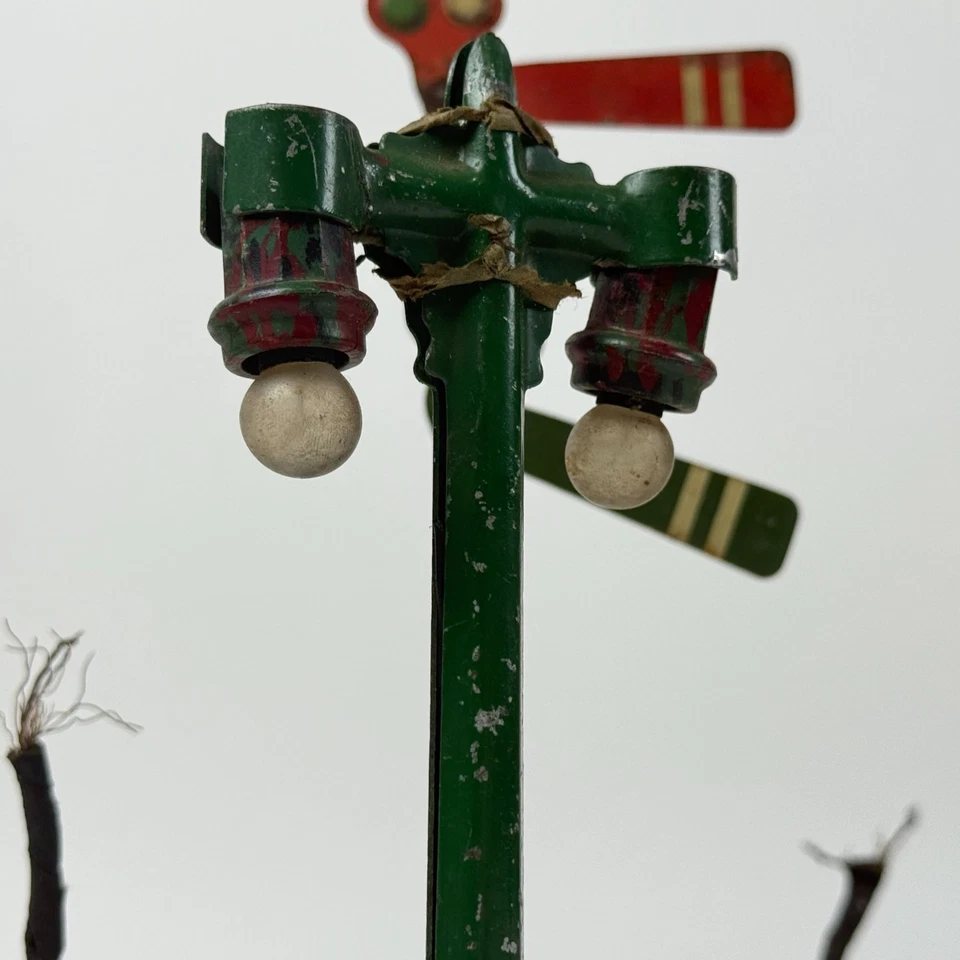 Vintage Marx Lionel O Gauge Street Lamps & Signal Parts Only Green Metal Set - Image 3 of 4