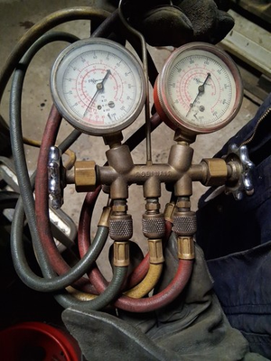 #ad Vintage Robinair Manifold Gauge Set with case KENT MOORE $35.00